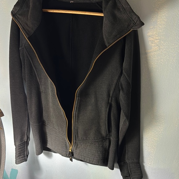 Lululemon Radiant Jacket Dark Grey with Gold Zipper Size 10 - Picture 8 of 8